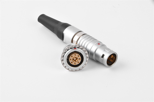 航空插頭在航空電子設(shè)備中的重要性是什么？